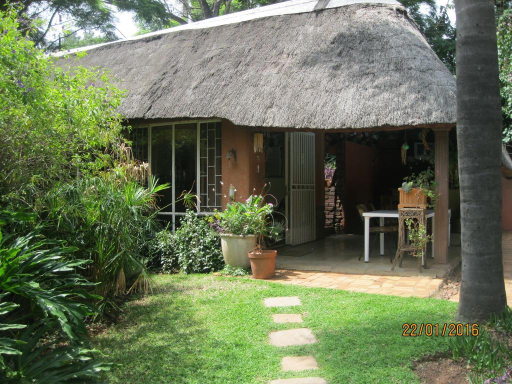 Treetops & Treats Guest House Pretoria-Noord Exterior foto