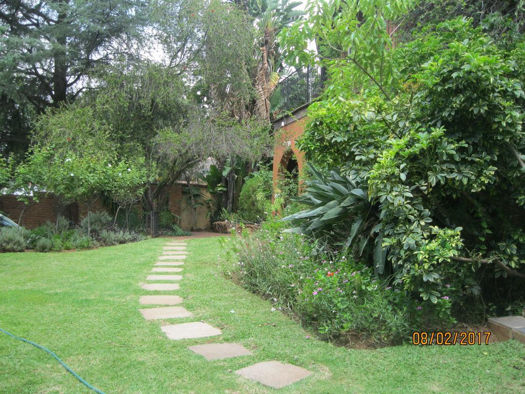 Treetops & Treats Guest House Pretoria-Noord Exterior foto
